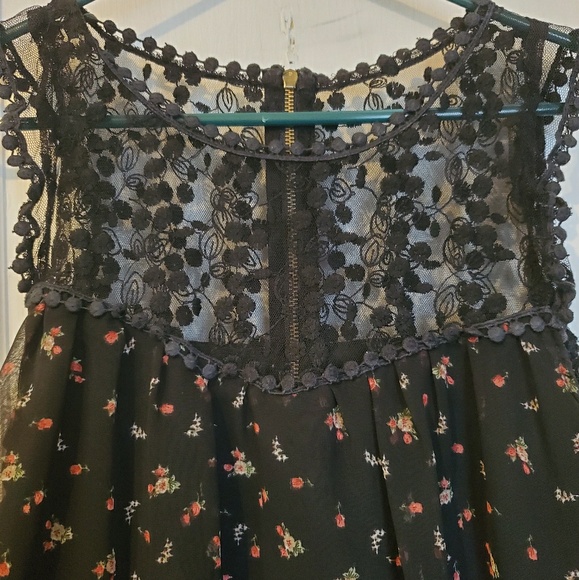 Beautiful blouse - Picture 4 of 6